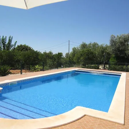 4 Bedrooms With Private Pool Enclosed Garden And Wifi At *